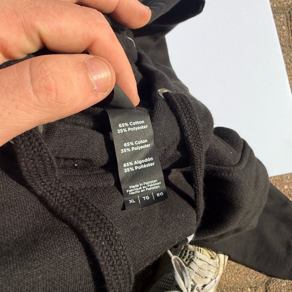 Black custom patch Hoodie - Picture 3 of 4